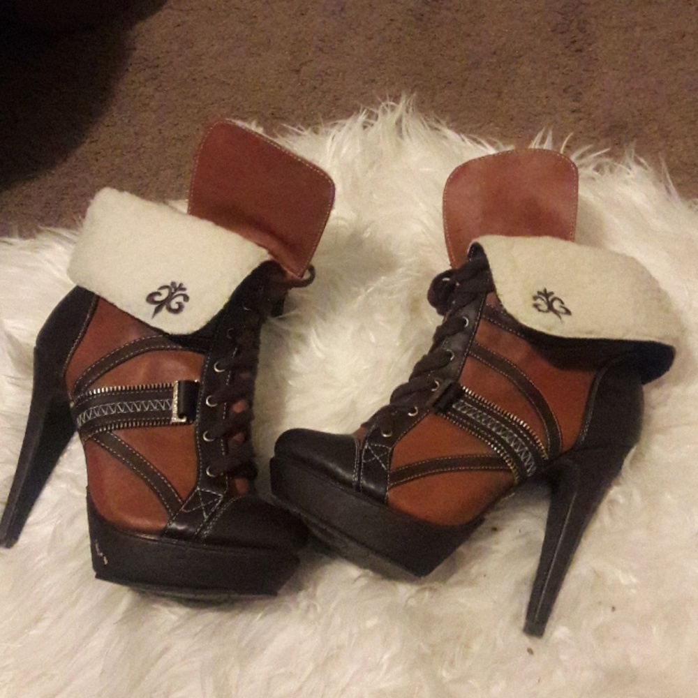 Dereon boots